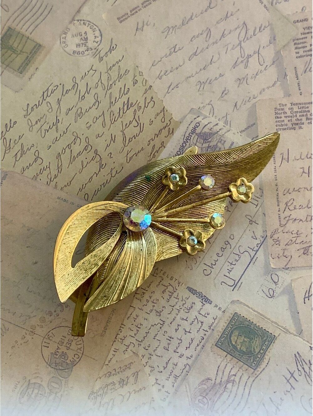 Vintage Elegant Gold Tone Floral Hair Clip with Sparkling Rhinestones
